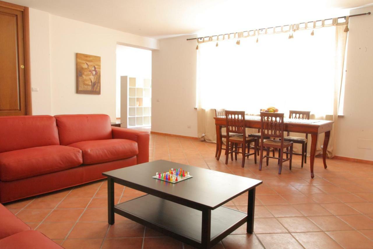 La Casa Di Sofia - Casa Vacanza Monterosi Extérieur photo